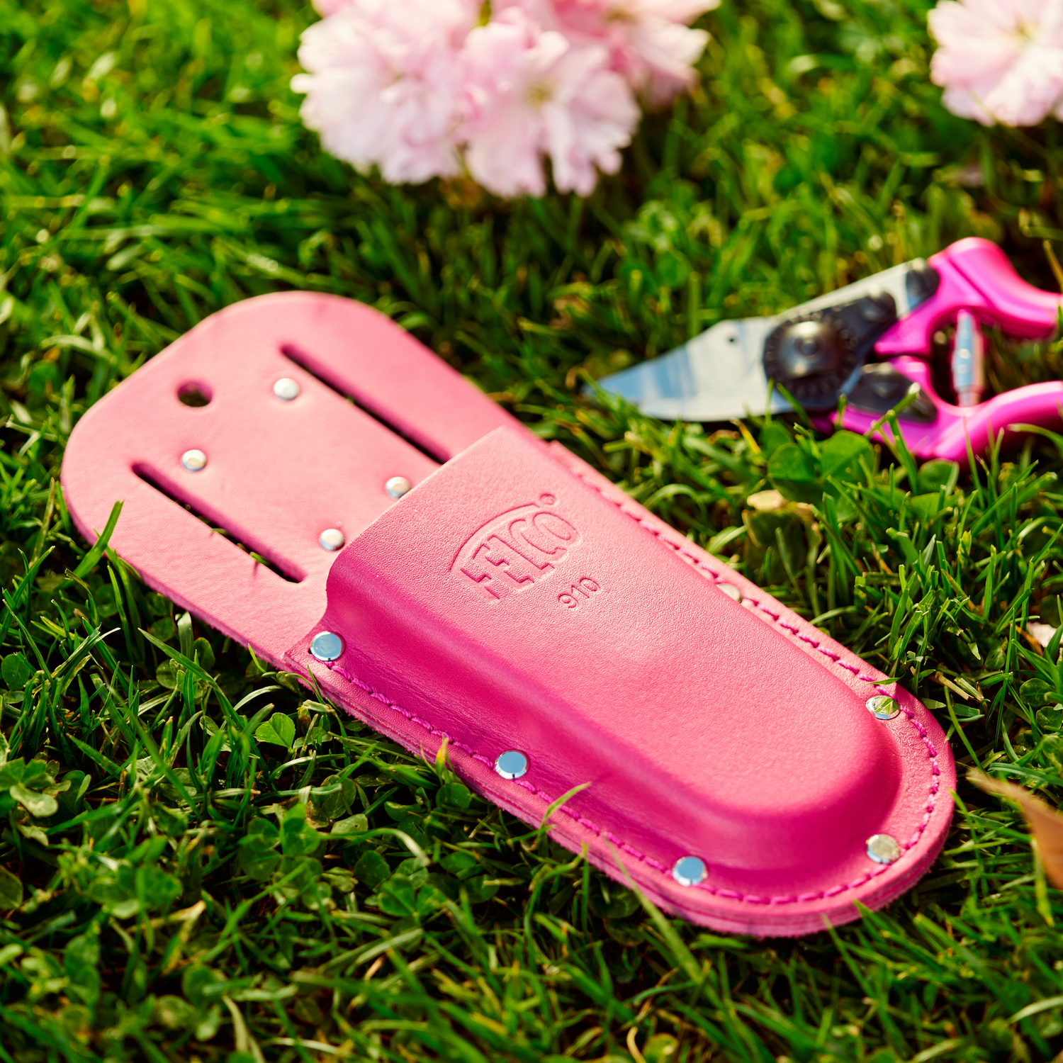 FELCO 910 Pink Passion - Lifestyle - Context/Still